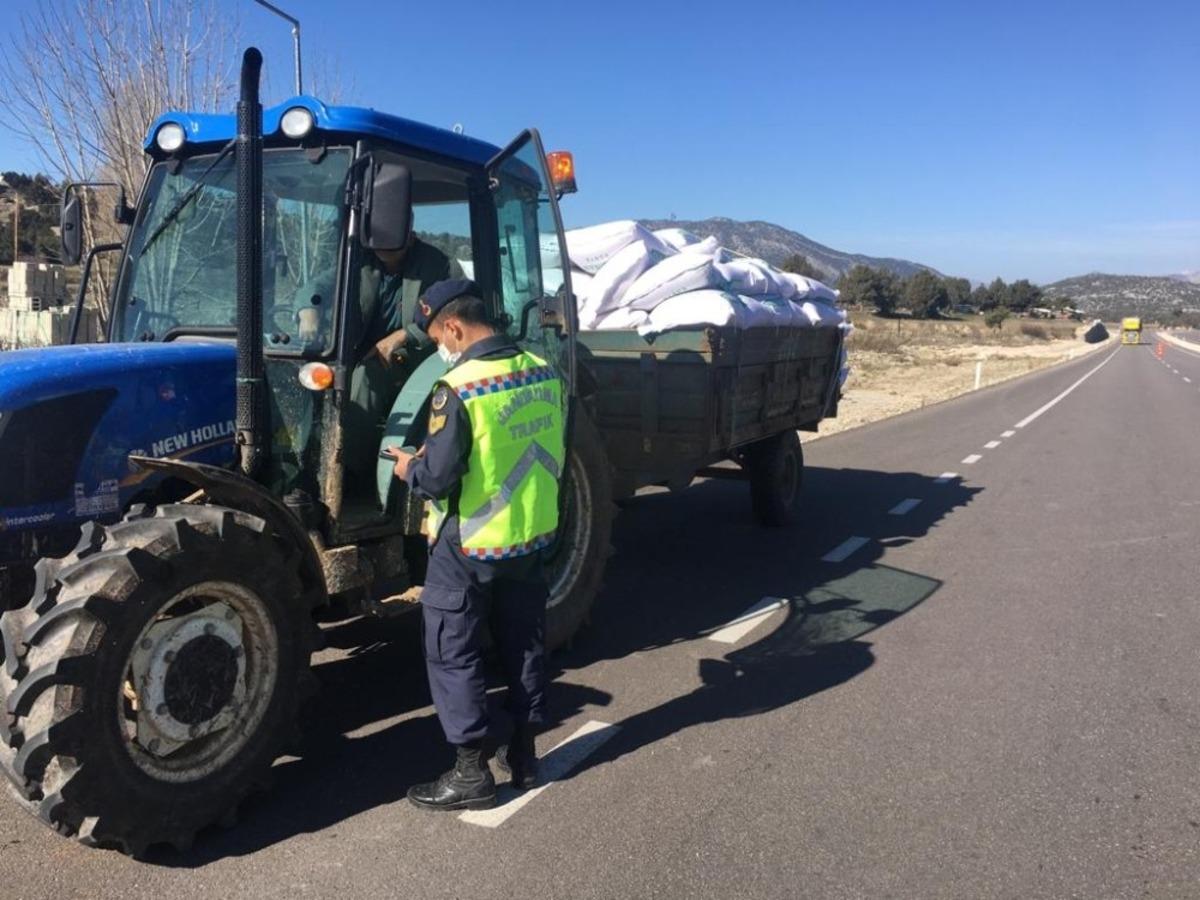Jandarma g&ouml;z a&ccedil;tırmadı, 260 motosiklet ve 50 trakt&ouml;r s&uuml;r&uuml;c&uuml;s&uuml;ne 165 bin 500 TL ceza uygulandı