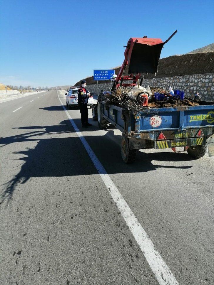 Jandarma göz açtırmadı, 260 motosiklet ve 50 traktör sürücüsüne 165 bin 500 TL ceza uygulandı G4