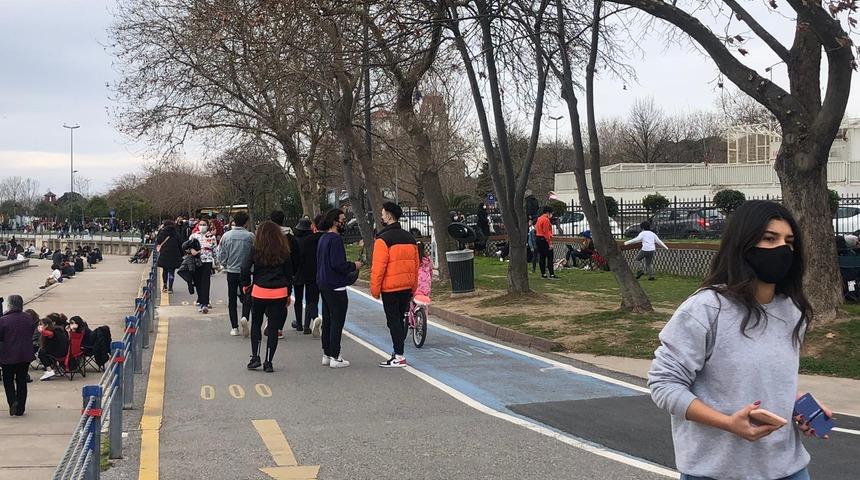 Kar yağacağını duyan sahile akın etti! Koronavirüse davetiye çıkardılar