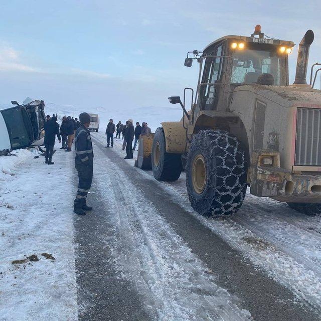 Ağrı’da köy minibüsü devrildi: 5 yaralı 1