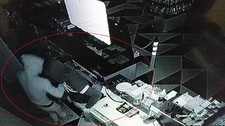 Pastaneden canı çekince tatlı çaldığını söyleyen zanlının foyasını güvenlik kamerası ortaya çıkardı G1