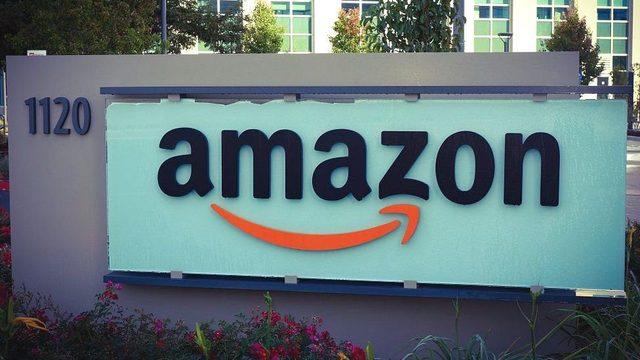 Amazon, 2018 yılında işe alımlarda kullandığı yapay zeka yazılımının kullanımını adil olmadığı gerekçesiyle sonlandırdı.