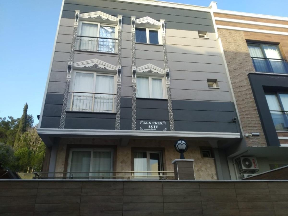 &Uuml;&ccedil;&uuml;nc&uuml; kattan atlayıp karakola sığındı