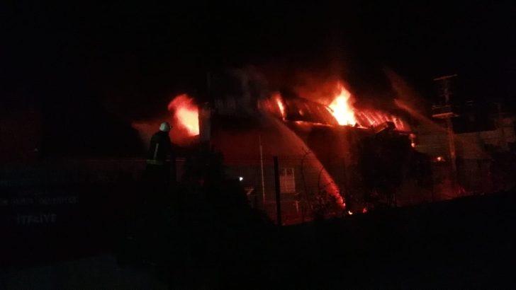 Antalya’da sebze meyve deposu alev alev yandı G1