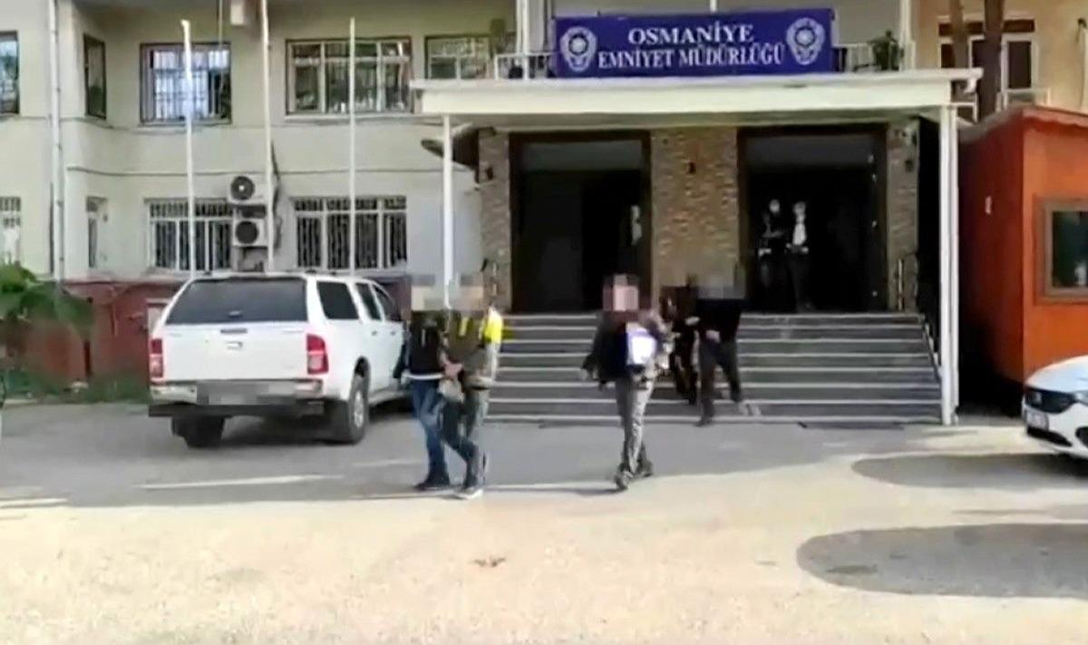 Osmaniye&rsquo;de sokak satıcılarına operasyon: 3 tutuklu