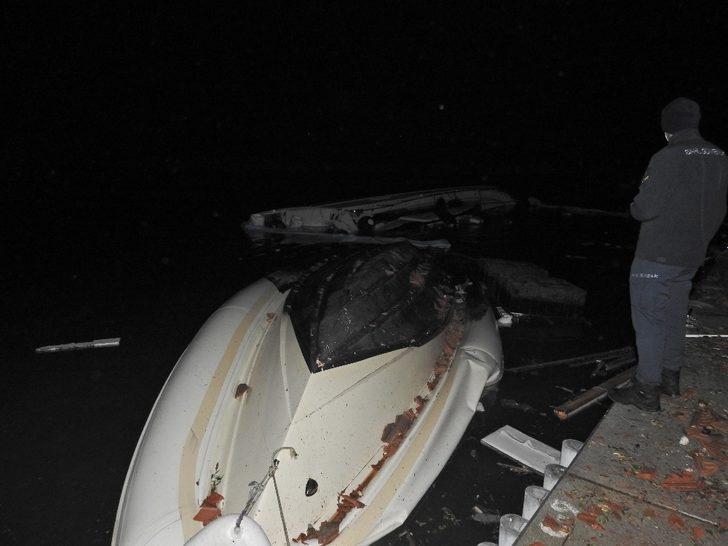 İzmir’de hortum faciası: Evlerin çatıları uçtu, arabalar ters döndü, tekneler alabora oldu G2