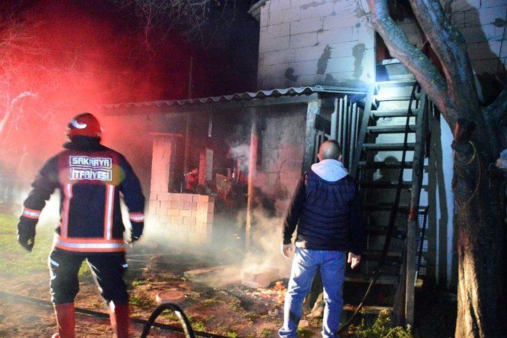 Yangın iki katlı evi kullanılamaz hale getirdi G2