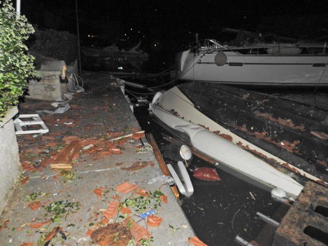 Vali Köşger’den hortum felaketinin yaşandığı Çeşme’den açıklama 1