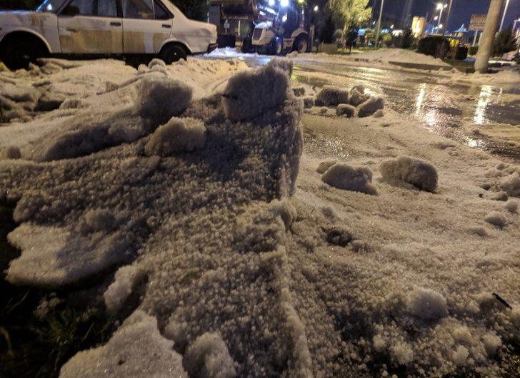 İzmir’de dolu birikintileri kar yağışını andırdı G2