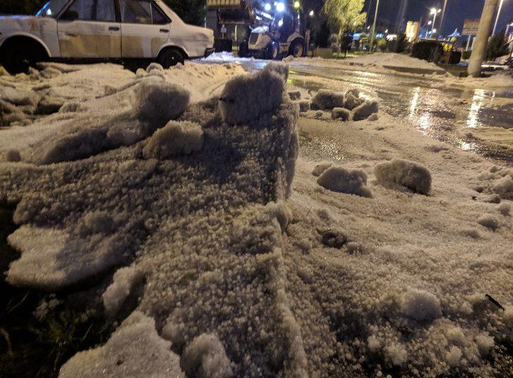 İzmir’de dolu birikintileri kar yağışını andırdı G4