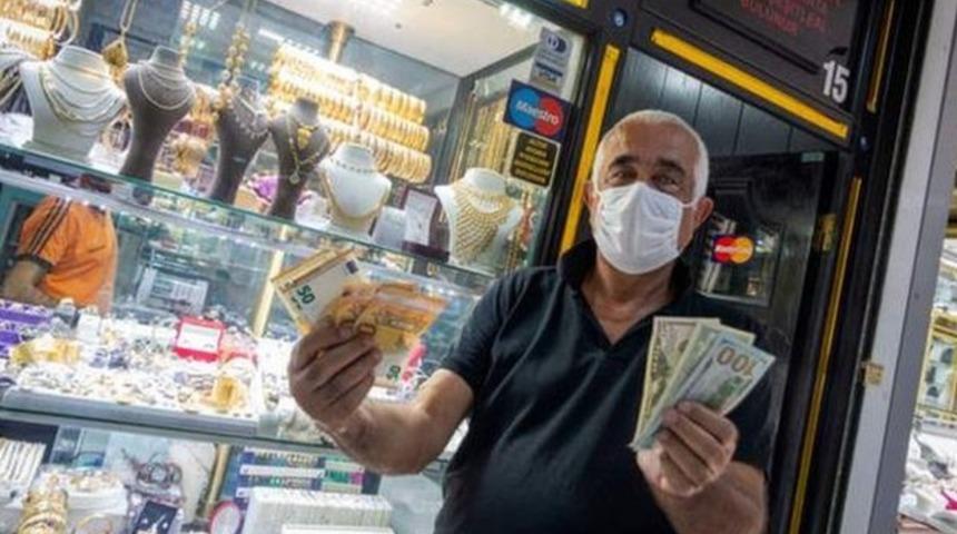 Türkiye'de vatandaşlar sonunda dolar satmaya başladı mı?