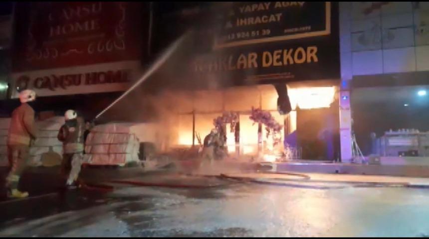 İSTOÇ’ta iş yeri yangını! Çok sayıda ekip sevk edildi