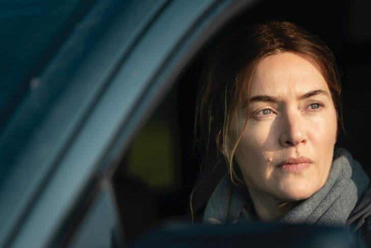 Kate Winslet ve Guy Pearce’li Mare of Easttown’dan ilk kareler geldi G1