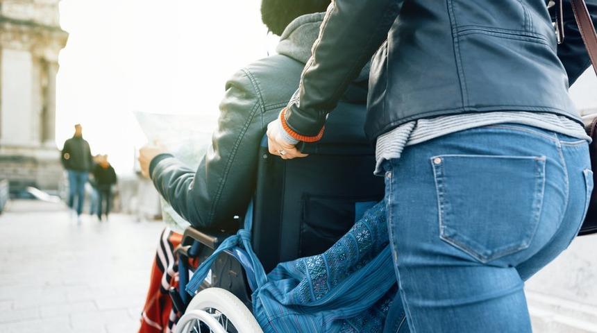 Geçen yıl koronavirüsten ölen her beş kişiden üçü engelli