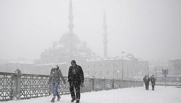 Kar yağışı altındaki İstanbul için yeni uyarı! Vali saat verdi