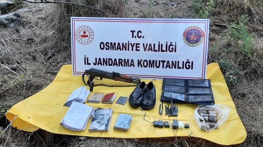PKK&rsquo;ya ait sığınakta m&uuml;himmat ve &ouml;rg&uuml;tsel dok&uuml;man ele ge&ccedil;irildi