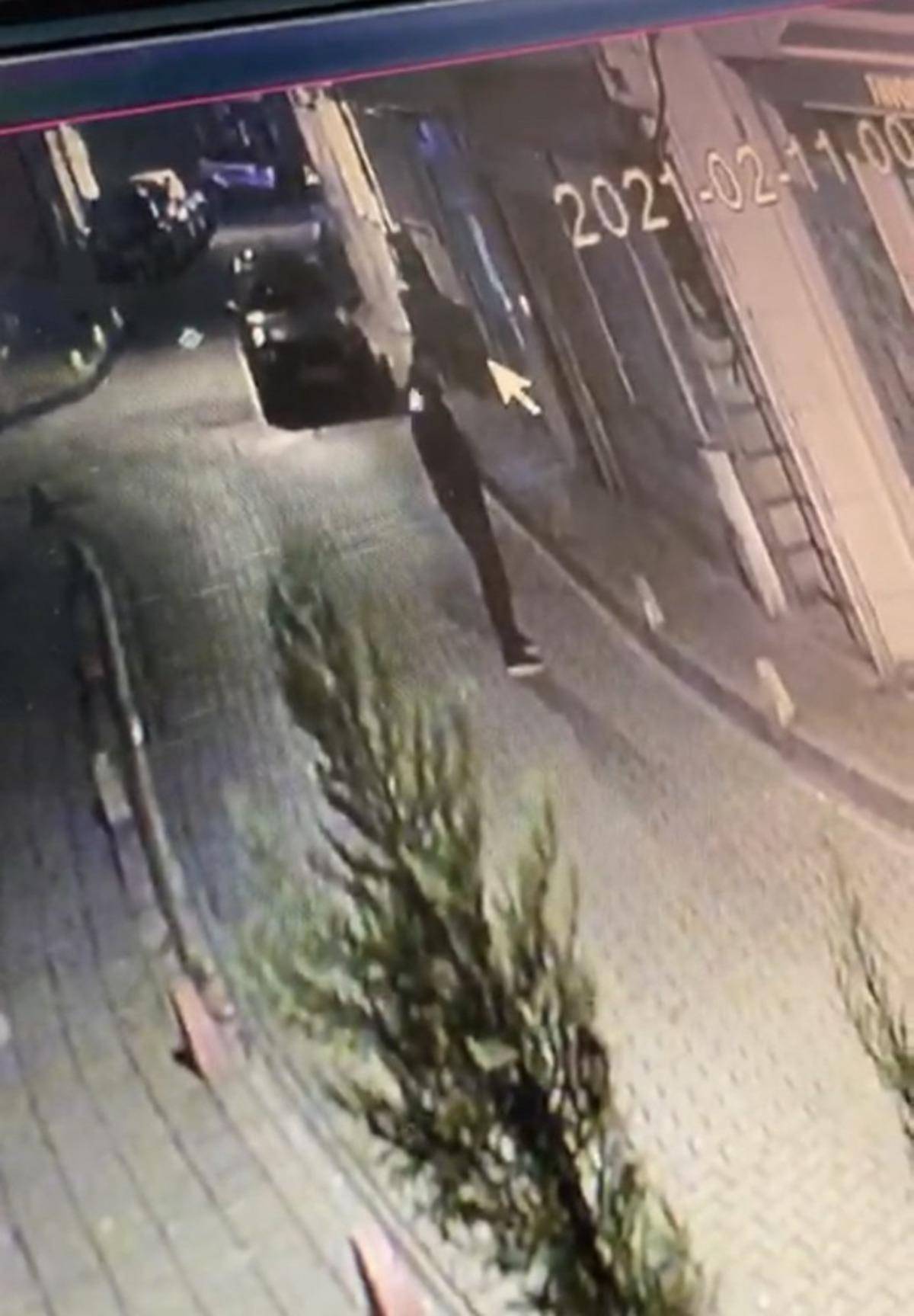 (&Ouml;zel) İstanbul&rsquo;da kebap&ccedil;ı d&uuml;kkanına silahlı saldırı kamerada