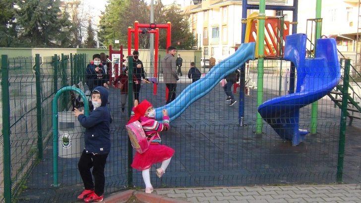 Polis ve siren sesini duyan kaçıyor G1