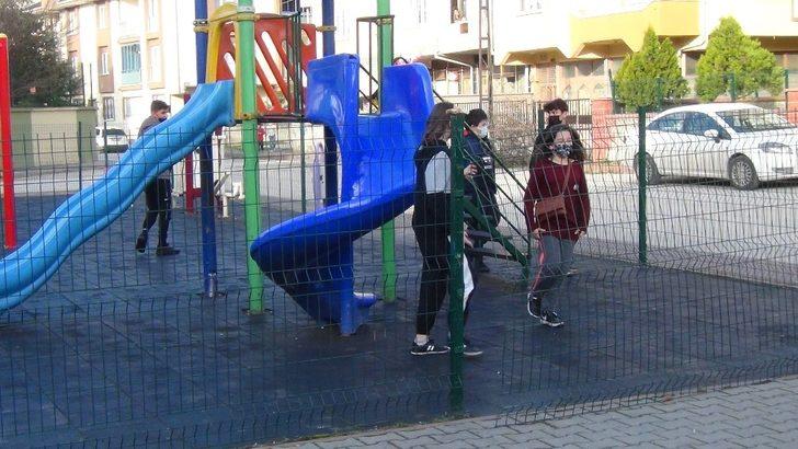 Polis ve siren sesini duyan kaçıyor G2