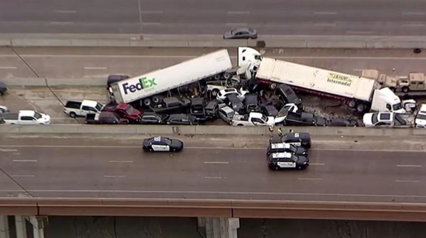 Teksas'ta dehşete düşüren zincirleme kaza!