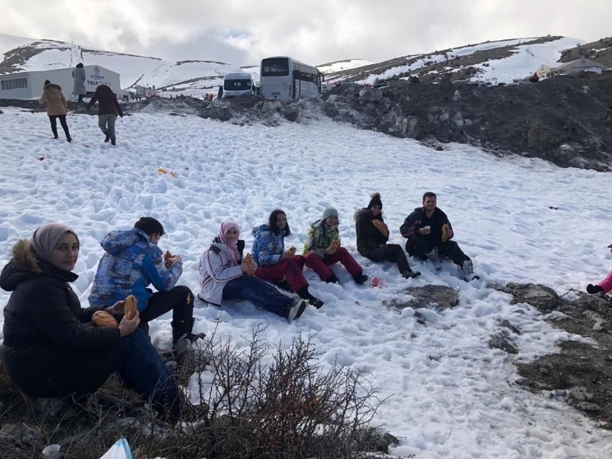 Gen&ccedil;lerin kar isteğini, Gen&ccedil;lik Spor M&uuml;d&uuml;rl&uuml;ğ&uuml; yerine getirdi
