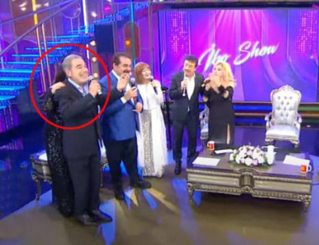 İbo Show'daki yer kavgasının perde arkası! 'G&uuml;lden Karab&ouml;cek, Ayşe Mine&rsquo;ye popo atmış!'