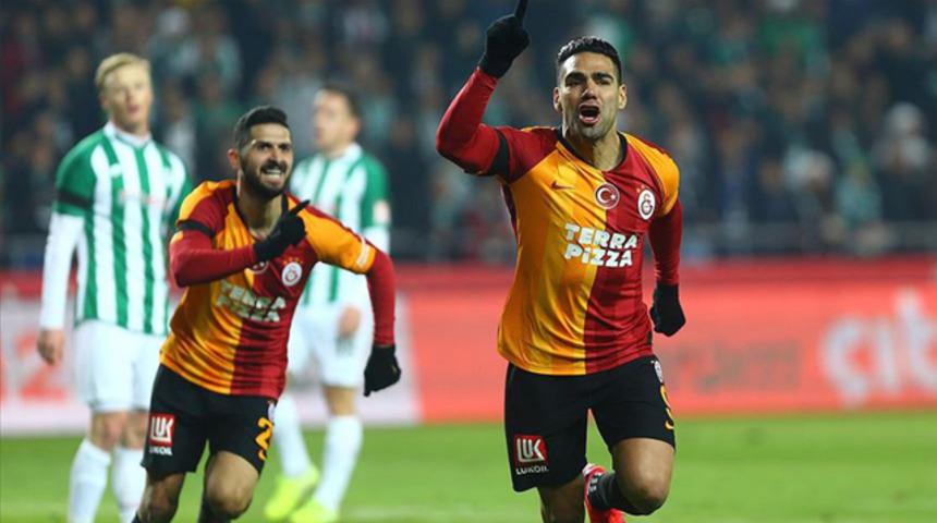 Canlı yayında Falcao'nun yeni adresini açıkladı