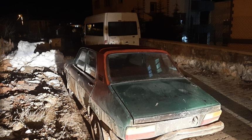 Bah&ccedil;eden otomobil &ccedil;aldılar JASAT&rsquo;a yakalandılar