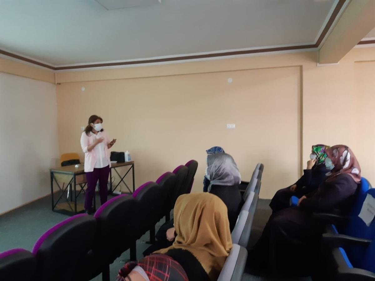 Şuhut Kadın K&uuml;lt&uuml;r Evi&rsquo;nde &rsquo;Evde Gıda Hijyeni&rsquo; konulu seminer