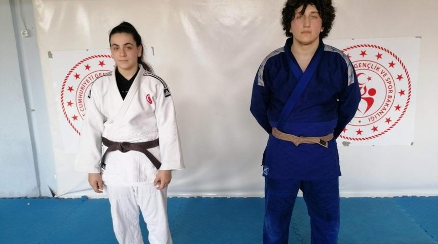 Yunusemre Belediyespor Başkanı Alkan: &ldquo;Milli takıma se&ccedil;ilen judocularımız gurur verdi&rdquo;