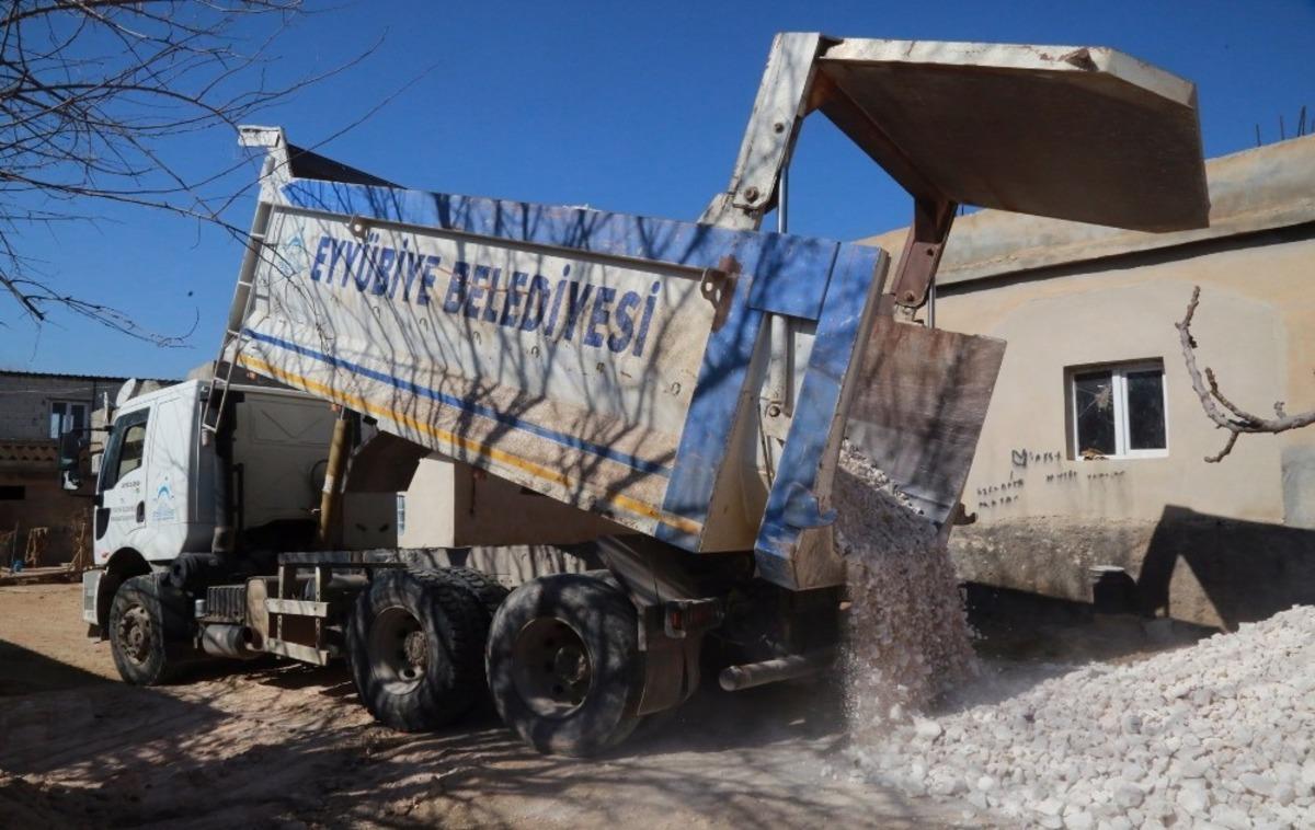 Eyy&uuml;biye ve kırsalında yol &ccedil;alışması devam ediyor