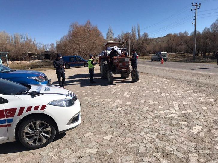 Jandarma ekipleri traktör ve motosiklet denetiminde G3