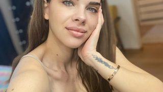 Damla Ersubaşı'nın güzelliğinin kaynağı babadan!