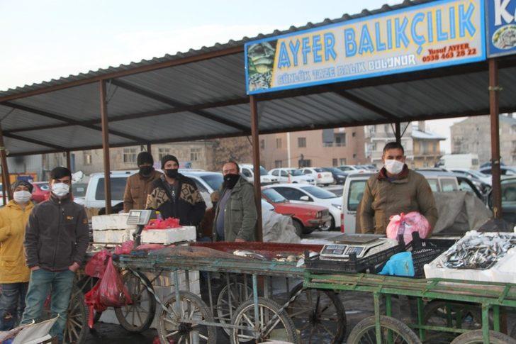 Murat Nehrinde 1,5 metre boyunda balık avladı G5
