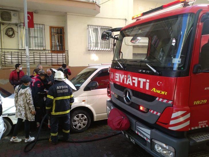 Park halindeki araçtan dumanlar yükseldi G3