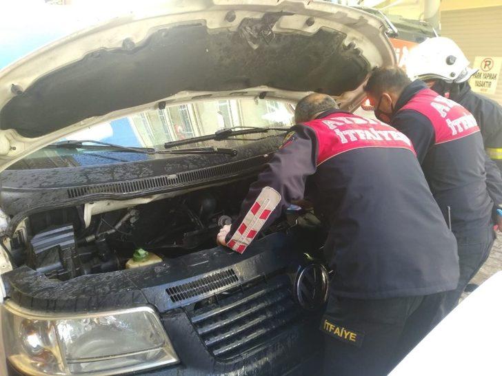 Park halindeki araçtan dumanlar yükseldi G4