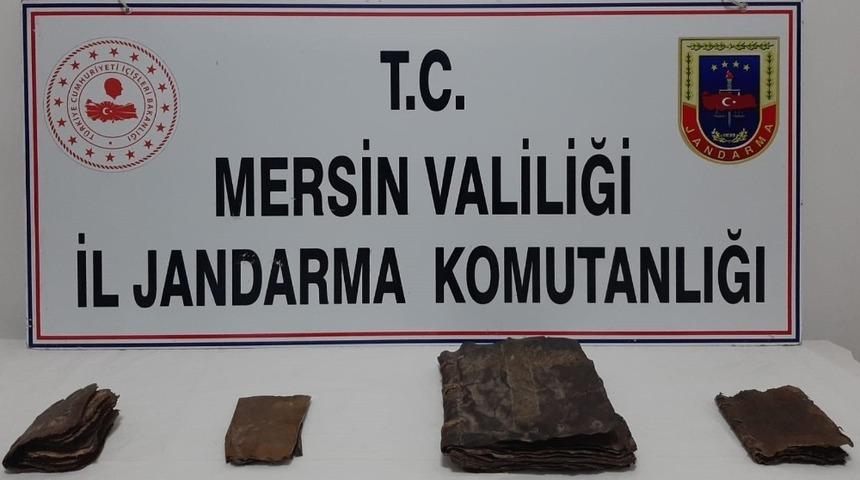 Mersin’de deri el yazmalı 4 kitap ele geçirildi