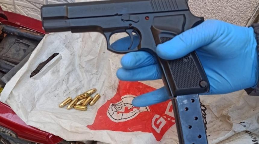 Başkent’te başkasına sıkılan kurşun kaldırımdaki adama isabet etti