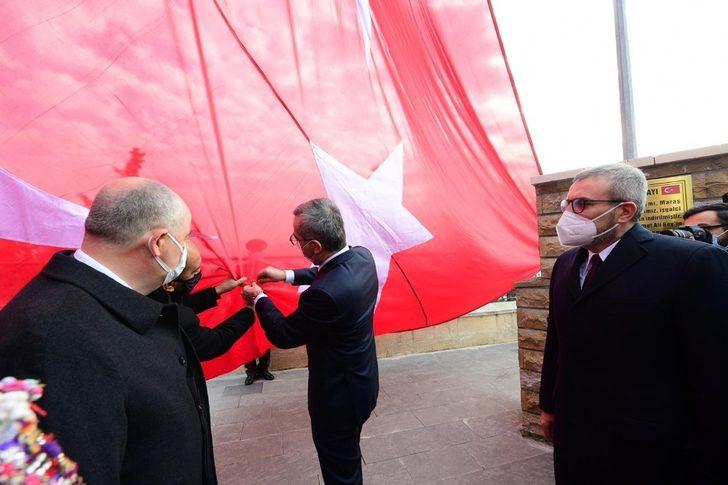 İstiklal Madalyası Türk bayrağına takıldı G1