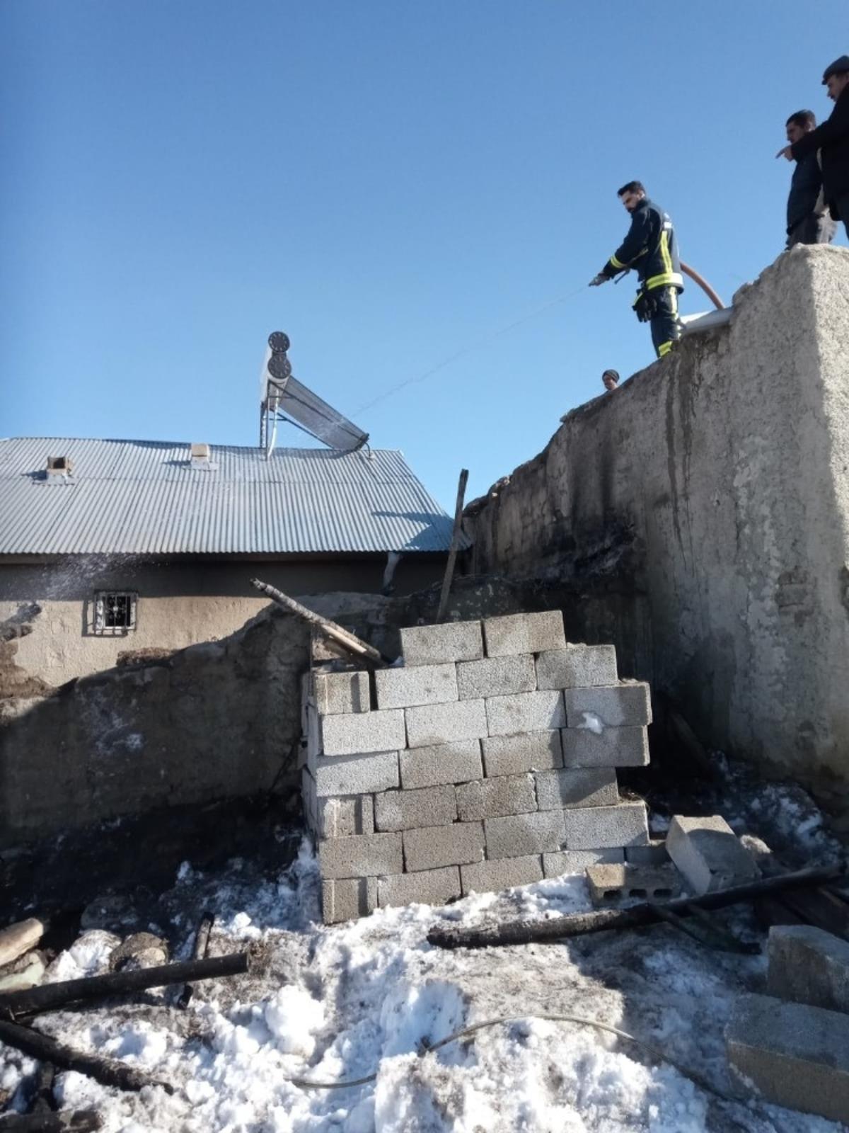 Saray&rsquo;da ahır yangını