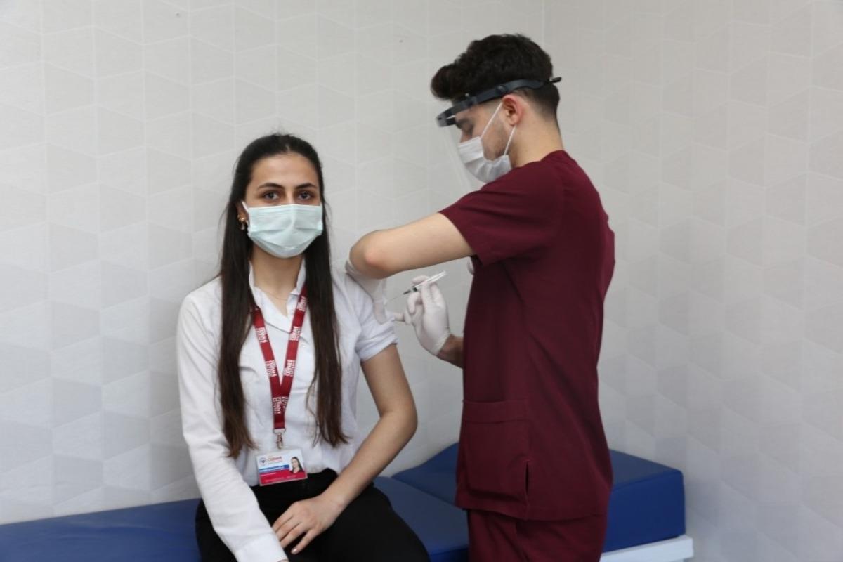 &Ouml;zel Denizli Cerrahi Hastanesi&rsquo;nde ikinci doz aşılar uygulandı