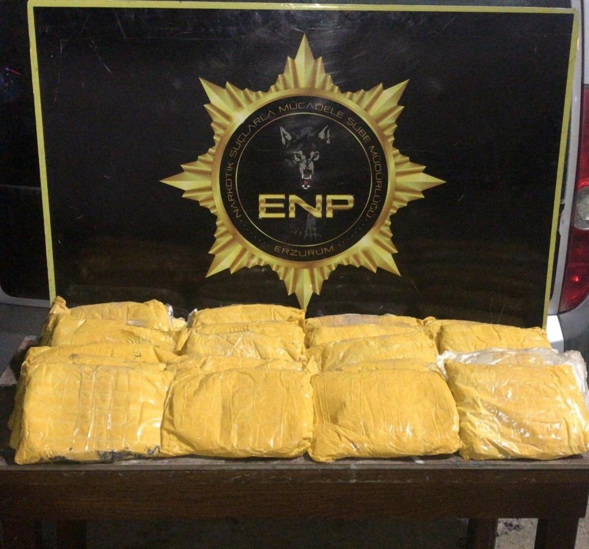 Erzurum&rsquo;da &uuml;&ccedil; farklı ara&ccedil;ta toplamda 56 kilo 450 gram uyuşturucu ele ge&ccedil;irildi