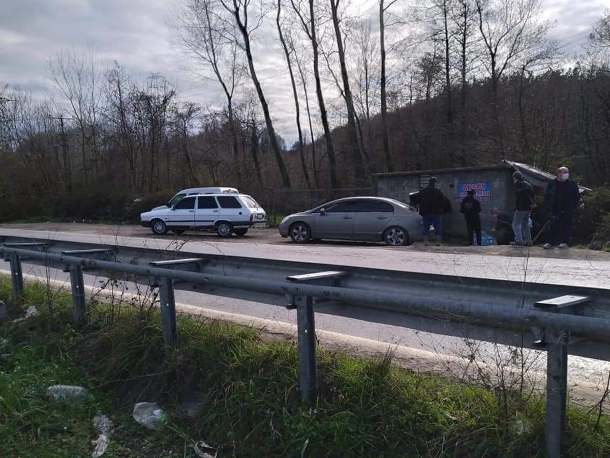 &Ccedil;eşme başına atılan &ccedil;&ouml;pler k&ouml;yl&uuml;y&uuml; sitem ettirdi