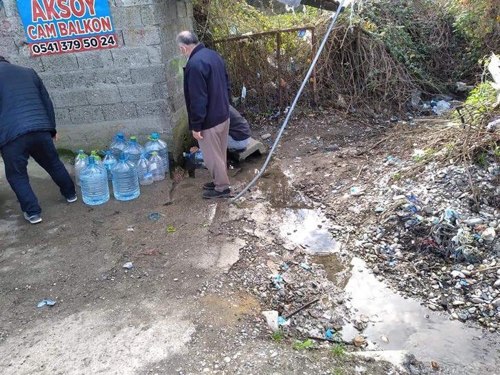 Çeşme başına atılan çöpler köylüyü sitem ettirdi G2