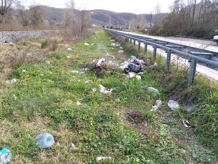 Çeşme başına atılan çöpler köylüyü sitem ettirdi G3