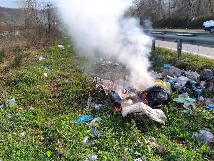 Çeşme başına atılan çöpler köylüyü sitem ettirdi G5