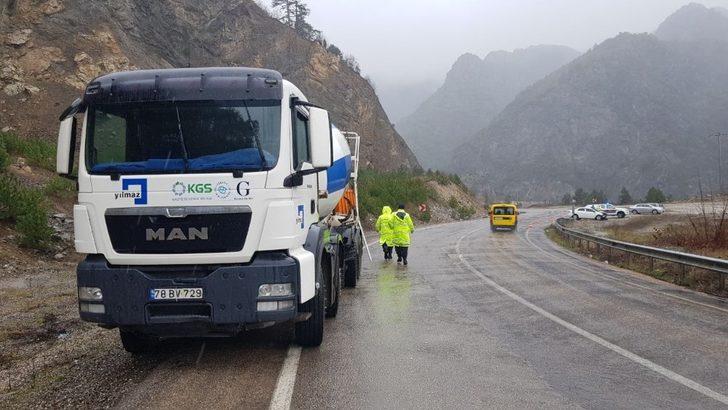 Karabük’te otomobil beton mikserine çarptı: 1 yaralı G3