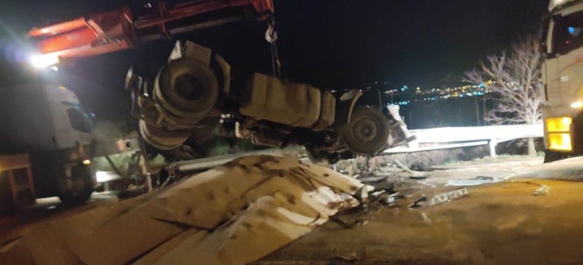 Kontrolden &ccedil;ıkan tır vin&ccedil;e &ccedil;arptı: 1 &ouml;l&uuml;