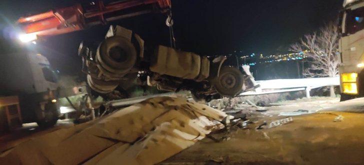 Kontrolden çıkan tır vinçe çarptı: 1 ölü G1