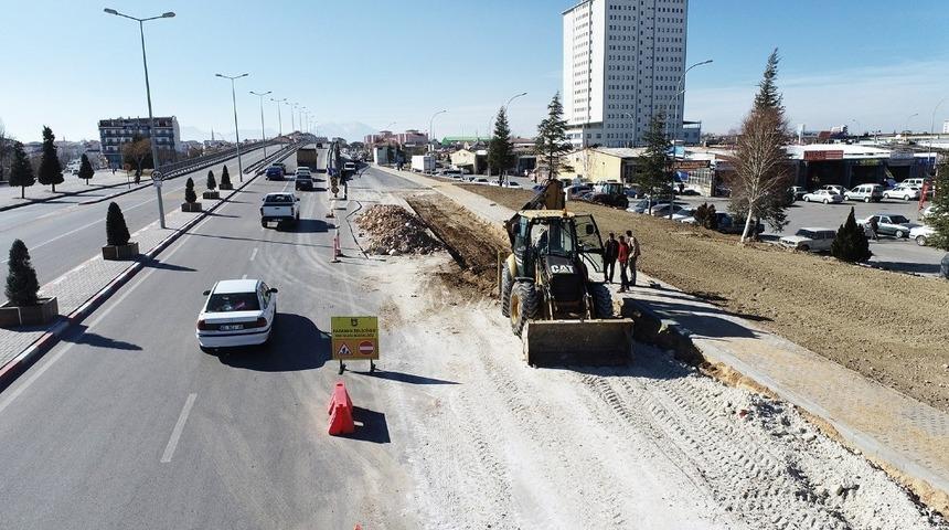 Karaman’da Sanayi Kavşağında yol genişletme çalışması